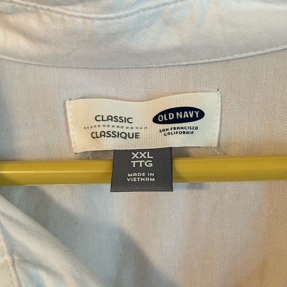 Old Navy Classic Button-Down Shirt - Picture 4 of 7